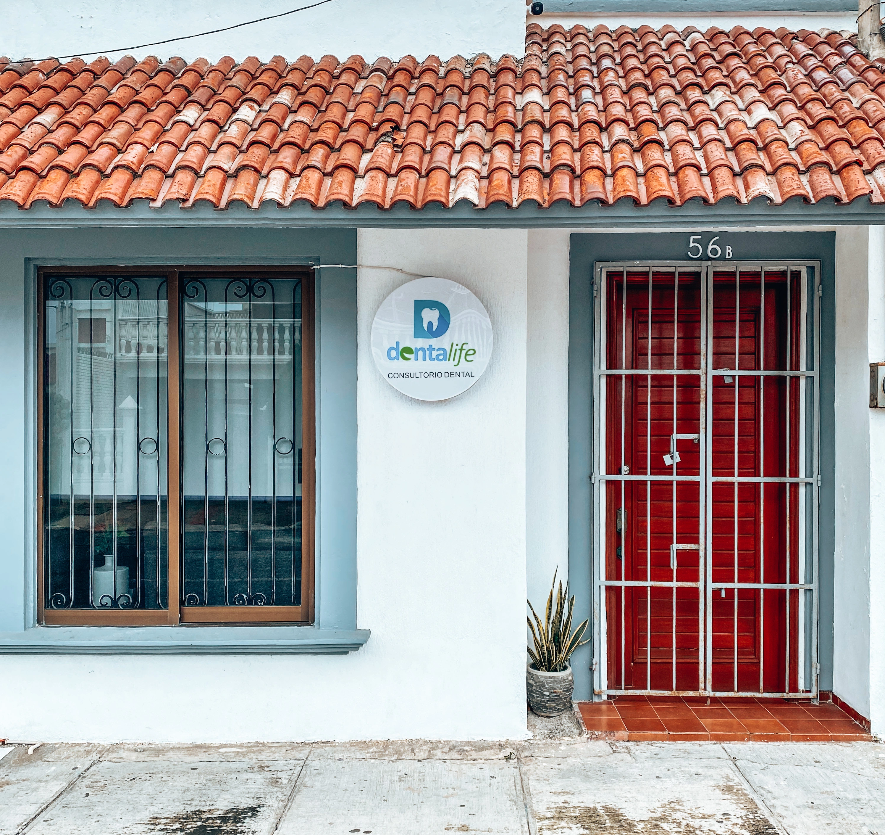 Fachada del consultorio Dentxlife en Veracruz